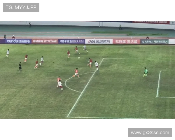 足球比赛中的短传配合与空间利用